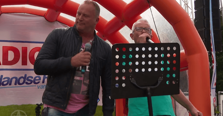 Wat vind jij van de zangkunsten van Boer Geert? Frans Bauer is enthousiast! Dit moet je zien!
