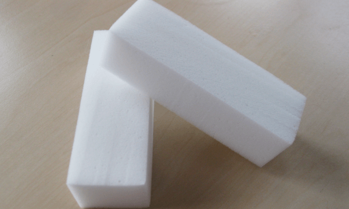Ken jij die witte 'wondersponsjes'? Voor 80 cent koop je ze bij Kruidvat, je kan er zoveel mee!