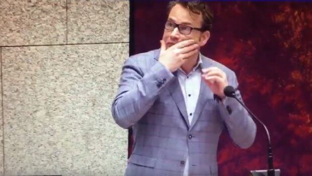 Tribunespringer Tweede Kamer vertelt reden achter zijn daad: 'Het was een daad van liefde'