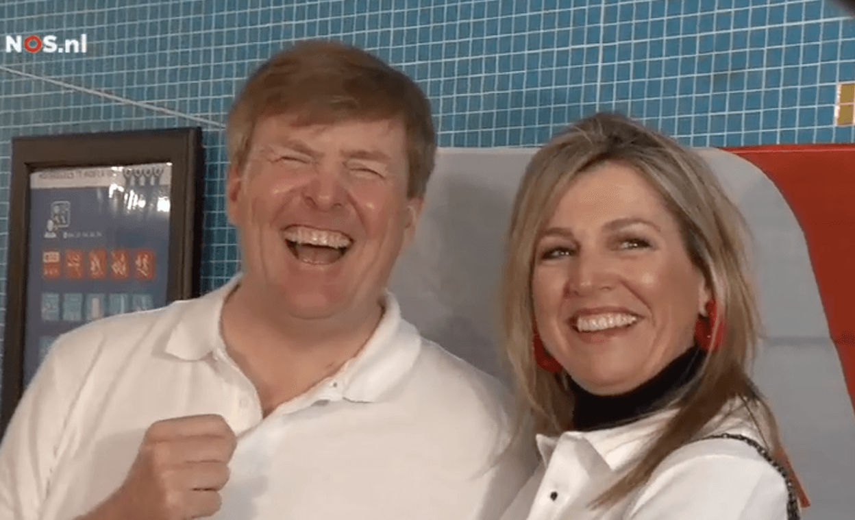 Wat lief: Willem-Alexander en Máxima verrassen ouderen in Pijnacker