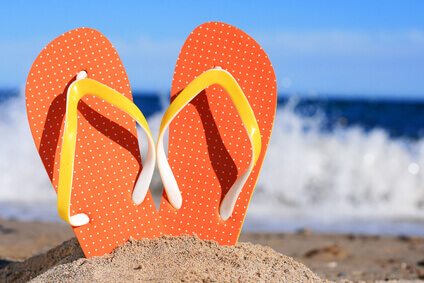 Je kapotte teenslippers zijn zo weer gerepareerd met dit klein wondertje!