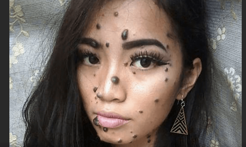 Ze wordt haar hele leven al uitgemaakt voor monster, maar nu wil ze de nieuwe Miss Universe worden