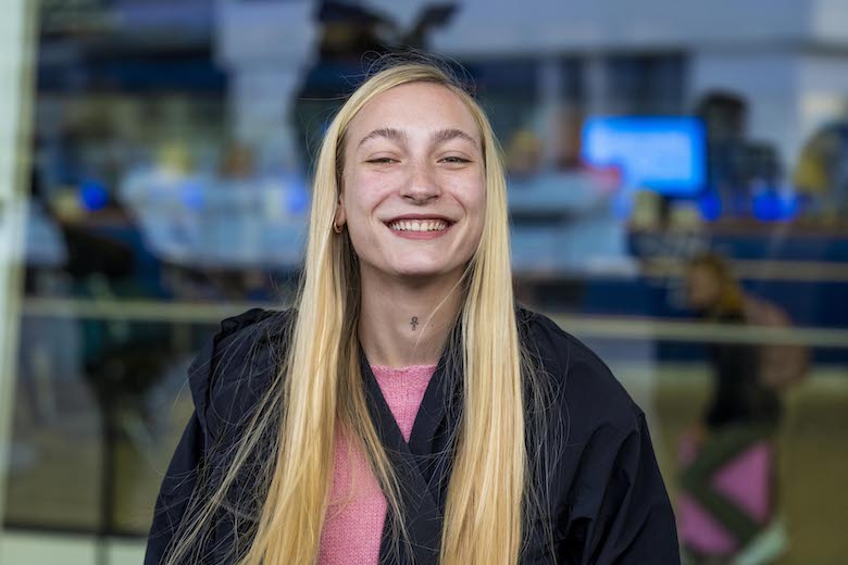 Zangeres S10 deelt Eurovisie Songfestival punten uit namens Nederland