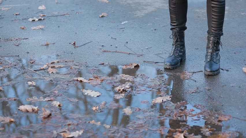 Natte schoenen? Met déze truc zijn ze snel weer droog!