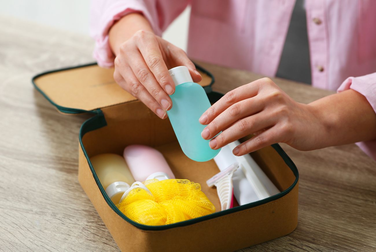 Zó zorg je ervoor dat je toiletartikelen niet gaan lekken tijdens een vliegreis