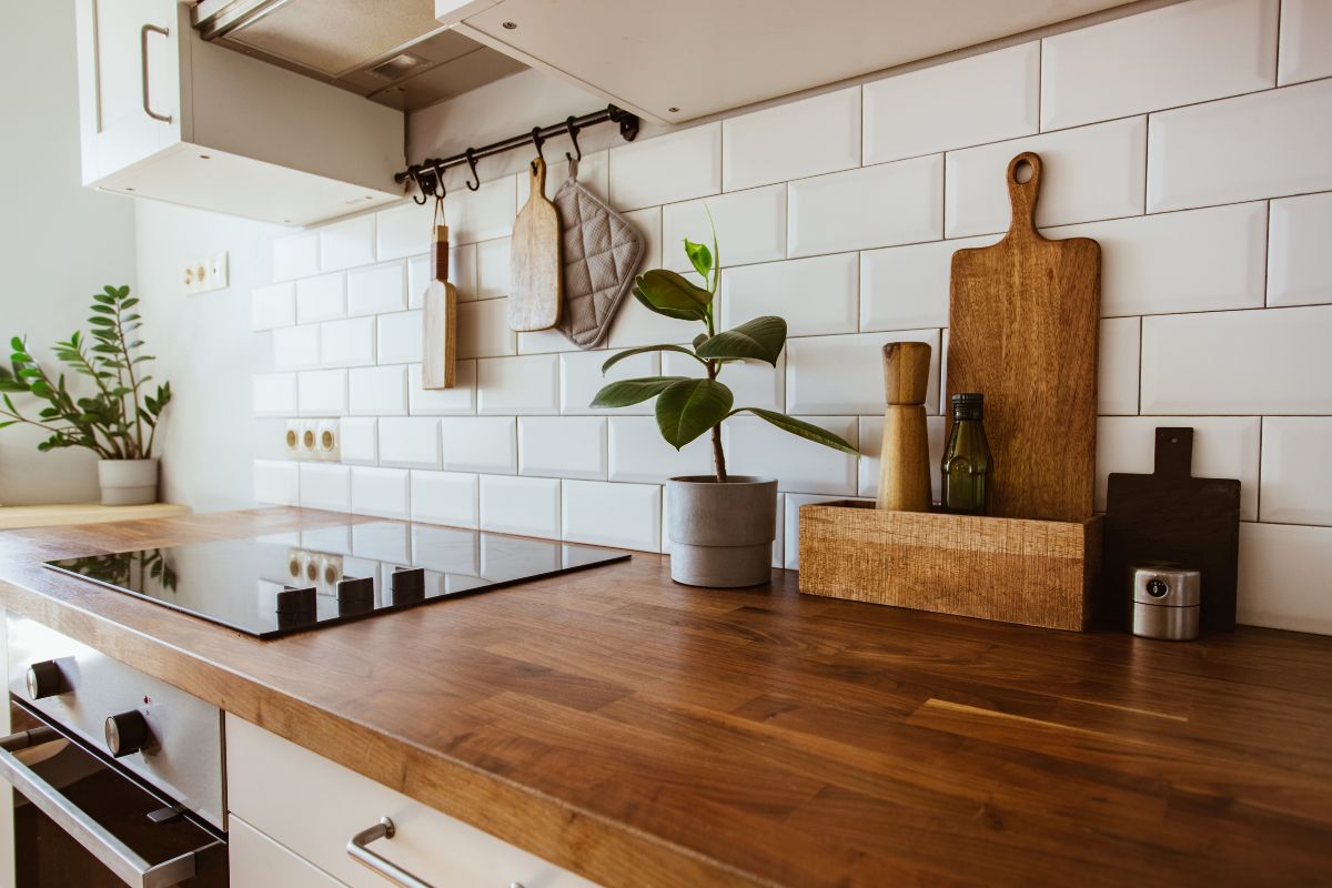 Landelijke keuken: tijdloze charme met natuurlijke materialen en warme tinten