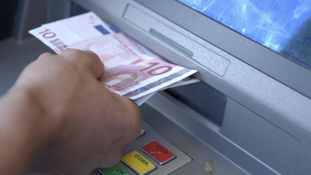 PAS OP! Criminelen hebben een zeer geniepige nieuwe truc om je geld afhandig te maken!