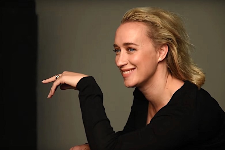 Decolleté Eva Jinek zorgt voor veel afleiding bij kijkers