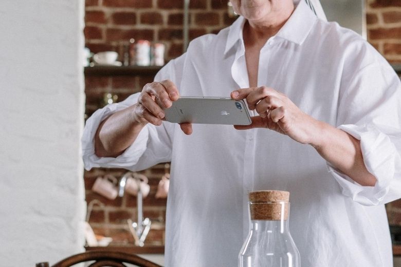 Bejaard echtpaar met wasserette enorme hit op Instagram