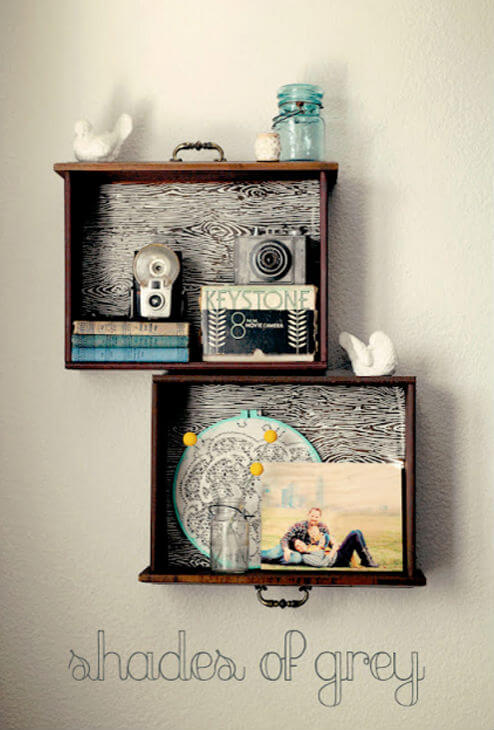 Een lade ter decoratie aan de muur