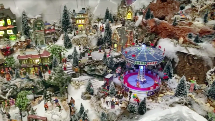 WAUW! Agent Adrie toverde het politiebureau in Almelo om tot een echt winterwonderland!