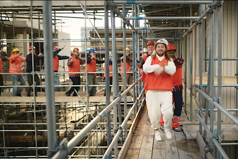 Kritiek op WK-reclame Jumbo met feestende bouwvakkkers