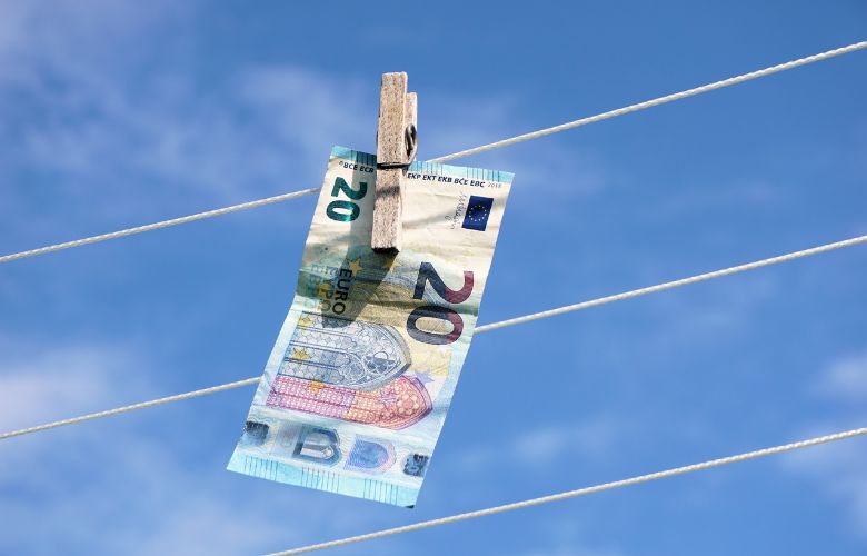 Geld gevonden op straat? Je kunt het beter laten liggen om deze reden