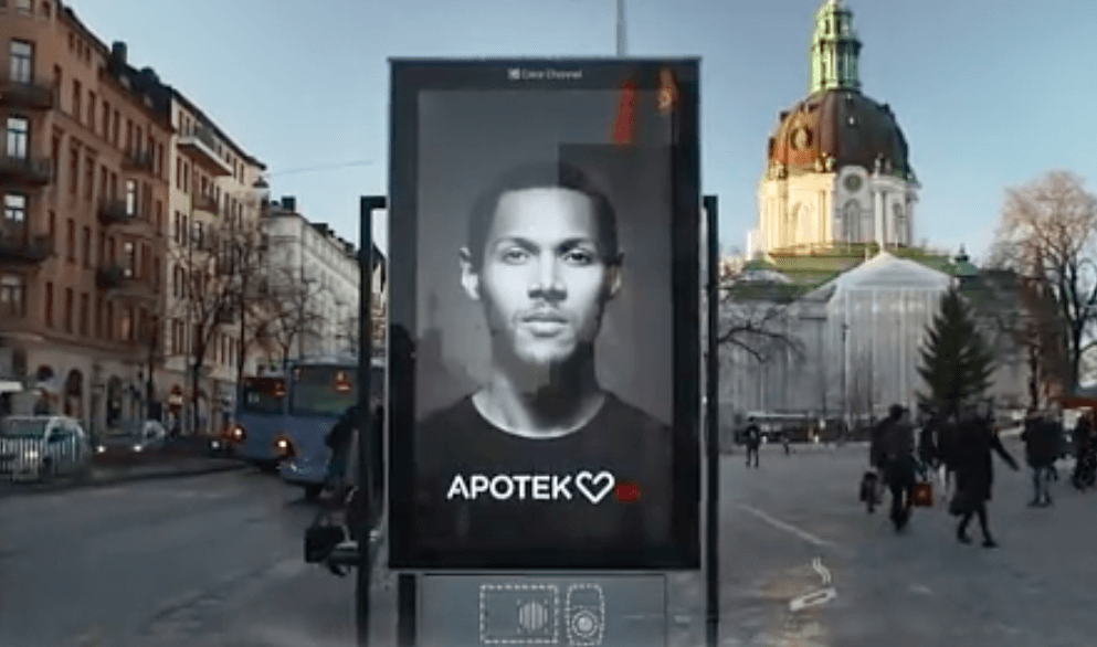 BIZAR: moet je eens kijken wat dit reclamebord doet als er een roker voorbij loopt! Gaat dit te ver?