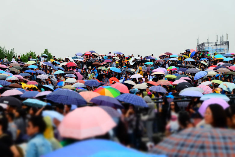 Bevrijdingsdag wordt nat en guur: buien met hagel en kans op onweer