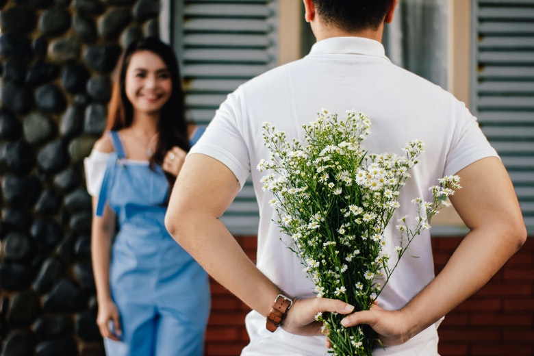 Deze 6 romantische gebaren kunnen juist waarschuwingssignalen in je relatie zijn