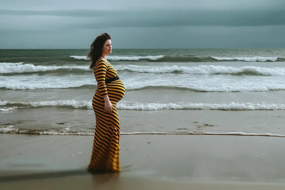 Man fotografeert zwangere vrouw maar ziet iets verrassends op de achtergrond