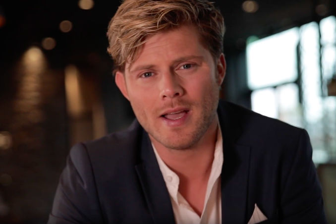De nieuwe coupe van Tim Douwsma choqueert fans én zijn vriendin! "Je kan zó in een maffiafilm..."