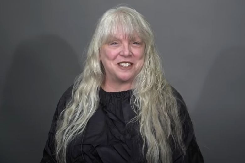 Wat een plaatje: Paula gaat van lang grijs haar naar een korte blonde coupe