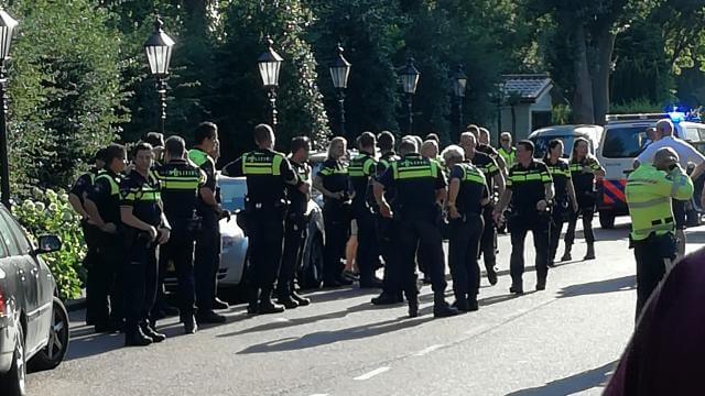 Heftig: vijf arrestaties na massale vechtpartij in Tikibad! Je raadt nooit waarom, echt bizar dit!