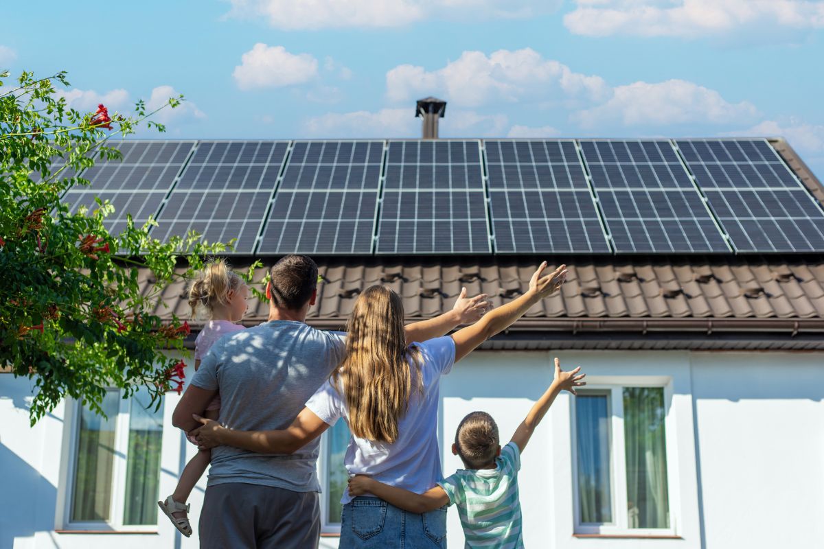 Je betaalt te veel voor je zorg én energie – deze 3 tips drukken je kosten in één klap omlaag