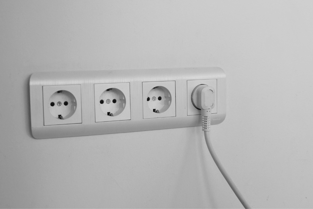 Moet je bij onweer je elektrische apparaten uit het stopcontact halen?