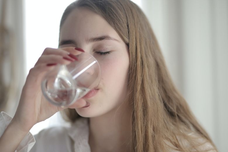 Zo bereken je hoeveel glazen water per dag je zou moeten drinken
