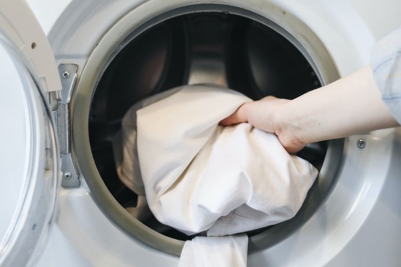 Om deze reden kun je beter geen wasjes draaien in een halflege trommel