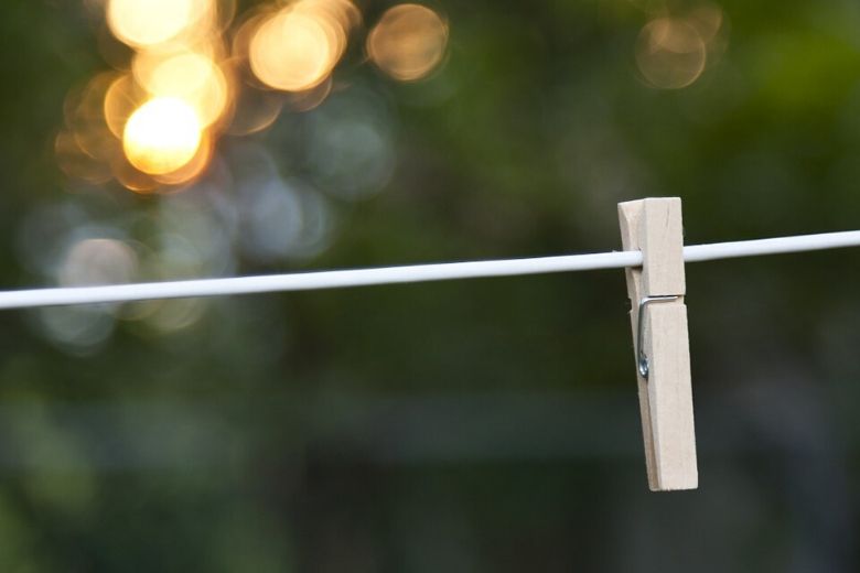 Dit trucje met een wasknijper helpt om diverse pijnklachten te verminderen