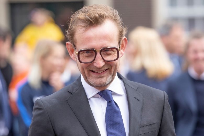 Nederlandse artiesten woedend op prins Bernhard vanwege gratis optredens