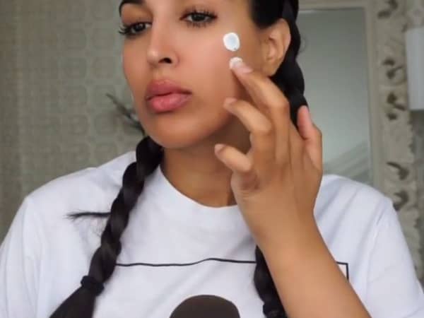 Deze bekende blogger smeert luieruitslag créme op haar onzuivere huid en zweert bij het effect!
