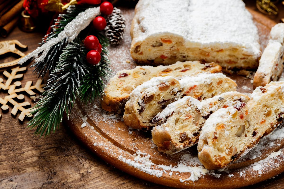 Heb je de kerststol al aangesneden? Zo kun je hem het langst vers houden!