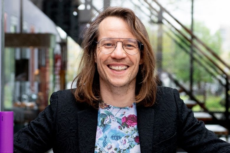 Giel Beelen annuleert theatertour vanwege coronabewijs