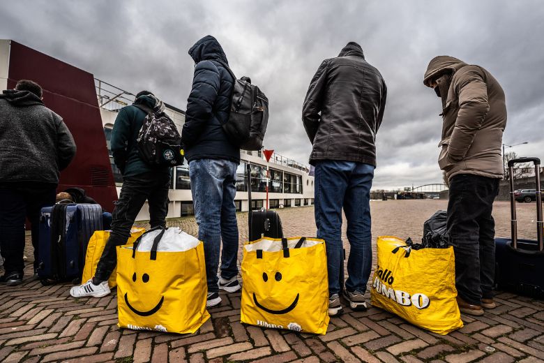 Kabinet wil door hele land extra crisisopvangplekken voor asielzoekers
