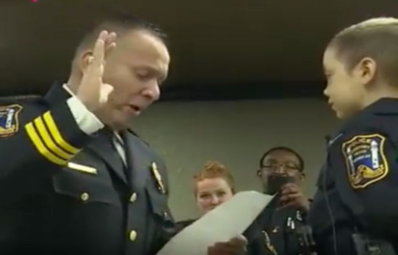 Viral video: meisje (6) met kanker wordt beëdigd als politieagente