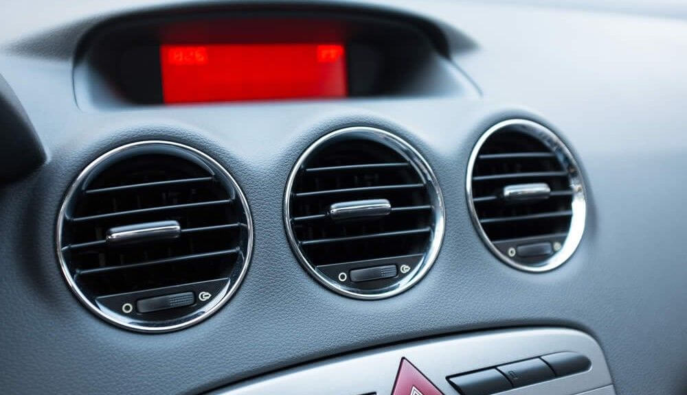 Waarschuwing: doe dit NIET met de airco in je auto, het kan gevaarlijk voor je gezondheid zijn!