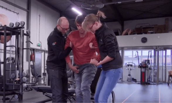Joey revalideert van zijn coma maar is te 'oud' voor succesvol gebleken revalidatiemethode..