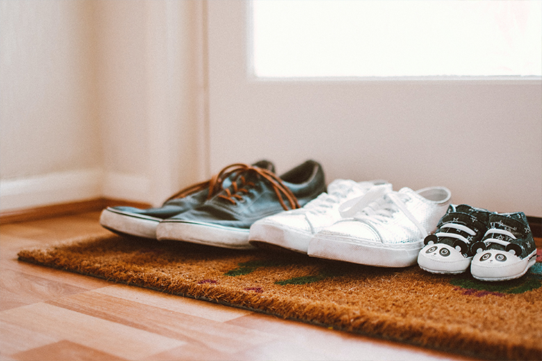 Stinkende schoenen? Zo ruiken ze weer fris en schoon