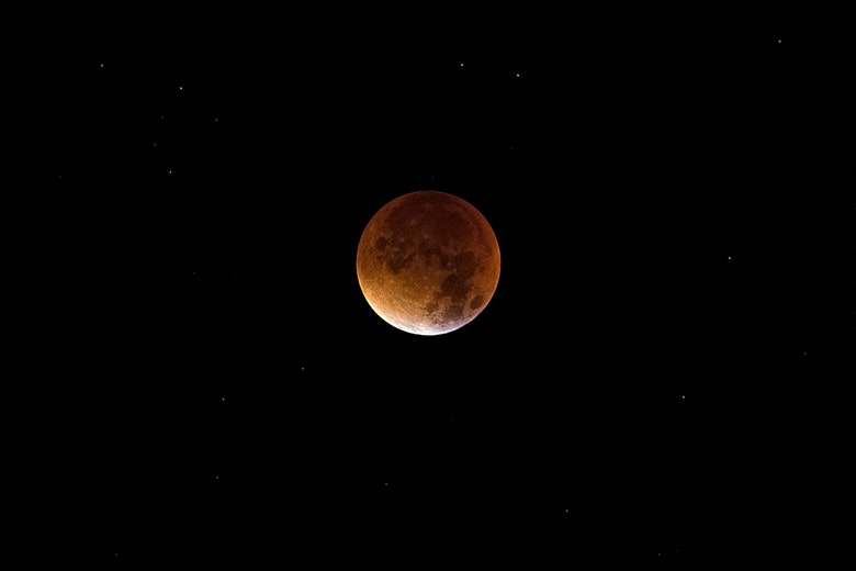 Deze Nederlandse timelapse van de bloedmaan gaat viral