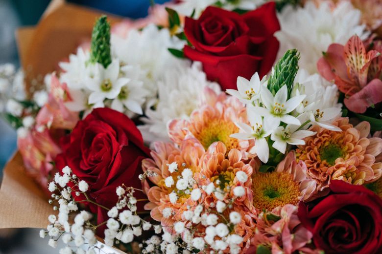 Handig: met dit alcoholische drankje gaan je bloemen veel langer mee