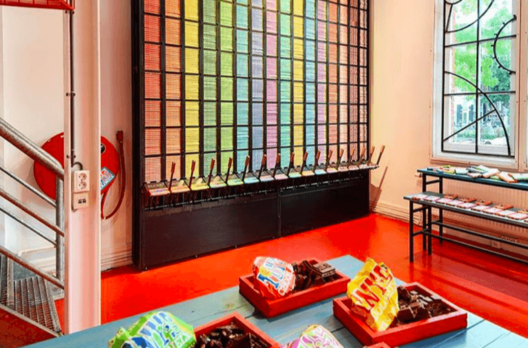 Zin in chocola? Gisteren is de Tony's Chocolonely-winkel opengegaan, en hier kun je hem vinden!