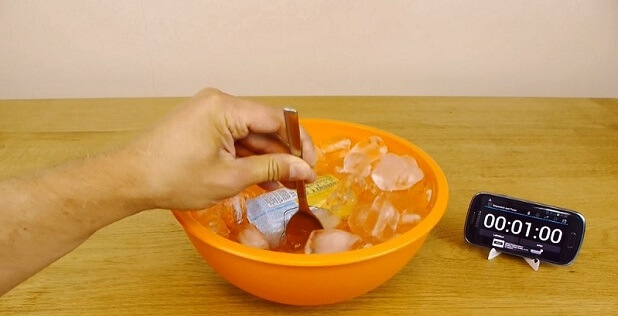 VIDEO: Ongelofelijk, met deze geniale truc is je drankje binnen 2 (!!!) minuten koud! Dit moet je zien!