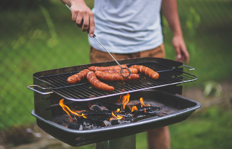 Zo krijg je die rooklucht uit je kleding na het barbecueën