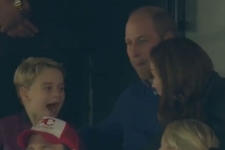 Video: prins George gaat uit zijn dak tijdens voetbalwedstrijd
