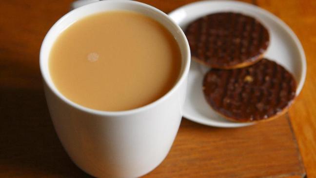 Balen! Dit populaire drankje is nóg slechter voor je tanden dan koffie...