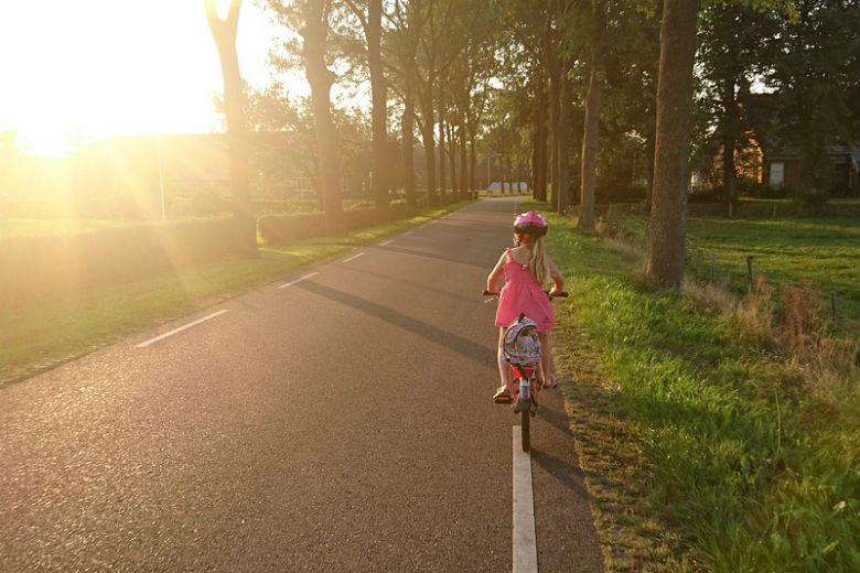 Veilig Verkeer Nederland waarschuwt ouders: 'Fiets met je kinderen naar school'