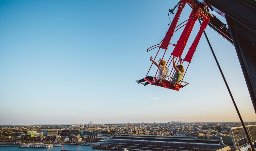 Wow, zou jij durven? De hoogste schommel van Europa staat in Amsterdam, dit moet je zien!