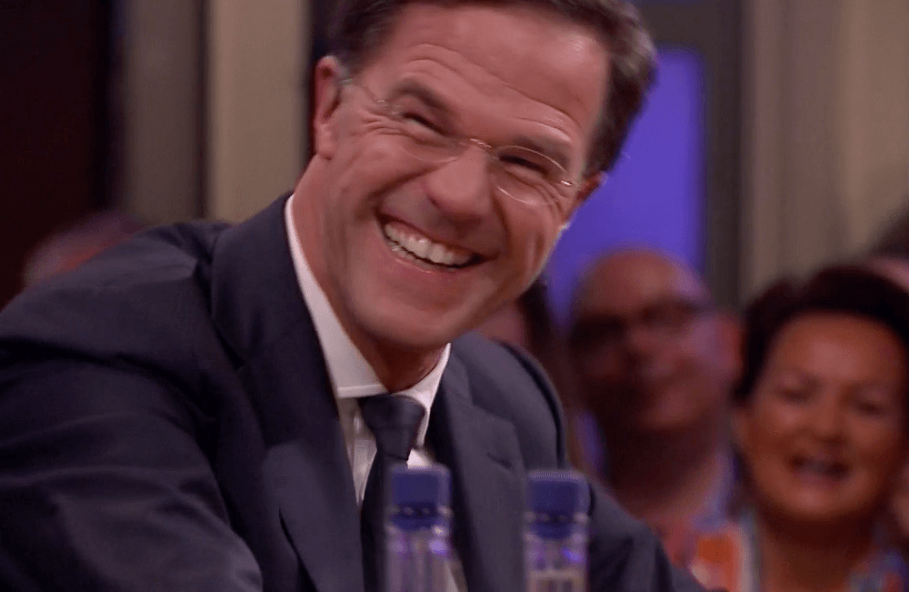 Mark Rutte ligt helemaal slap in RTL Late Night als Jan Jaap van der Wal hem onder handen neemt.. Dit MOET je zien!