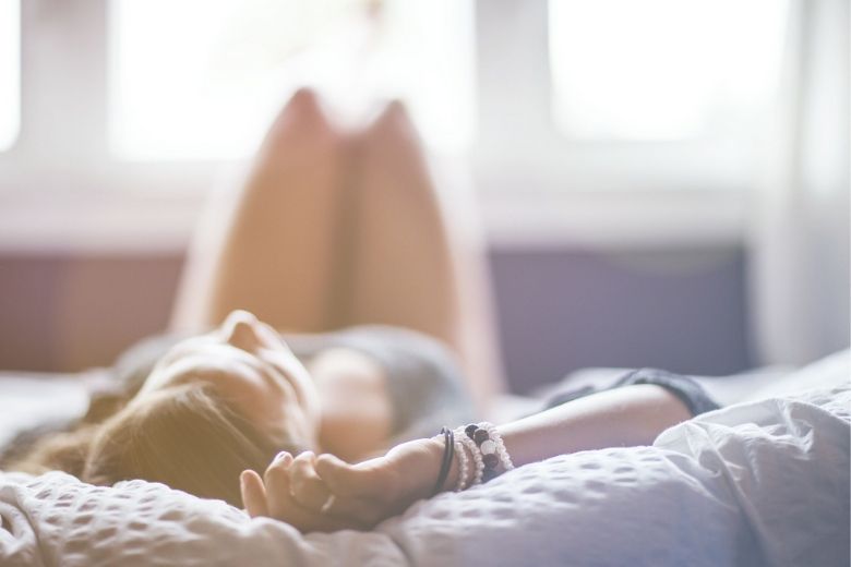 Een slechte nachtrust door zorgen om coronavirus? Zo ga je ermee om