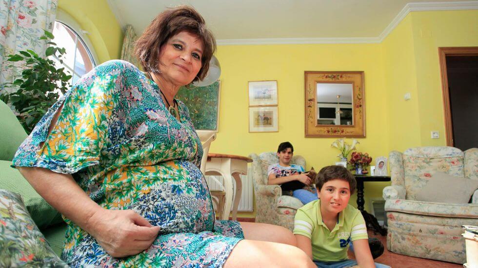 WOW, deze vrouw heeft een baby op de wereld gezet! Moet je raden hoe oud ze is...